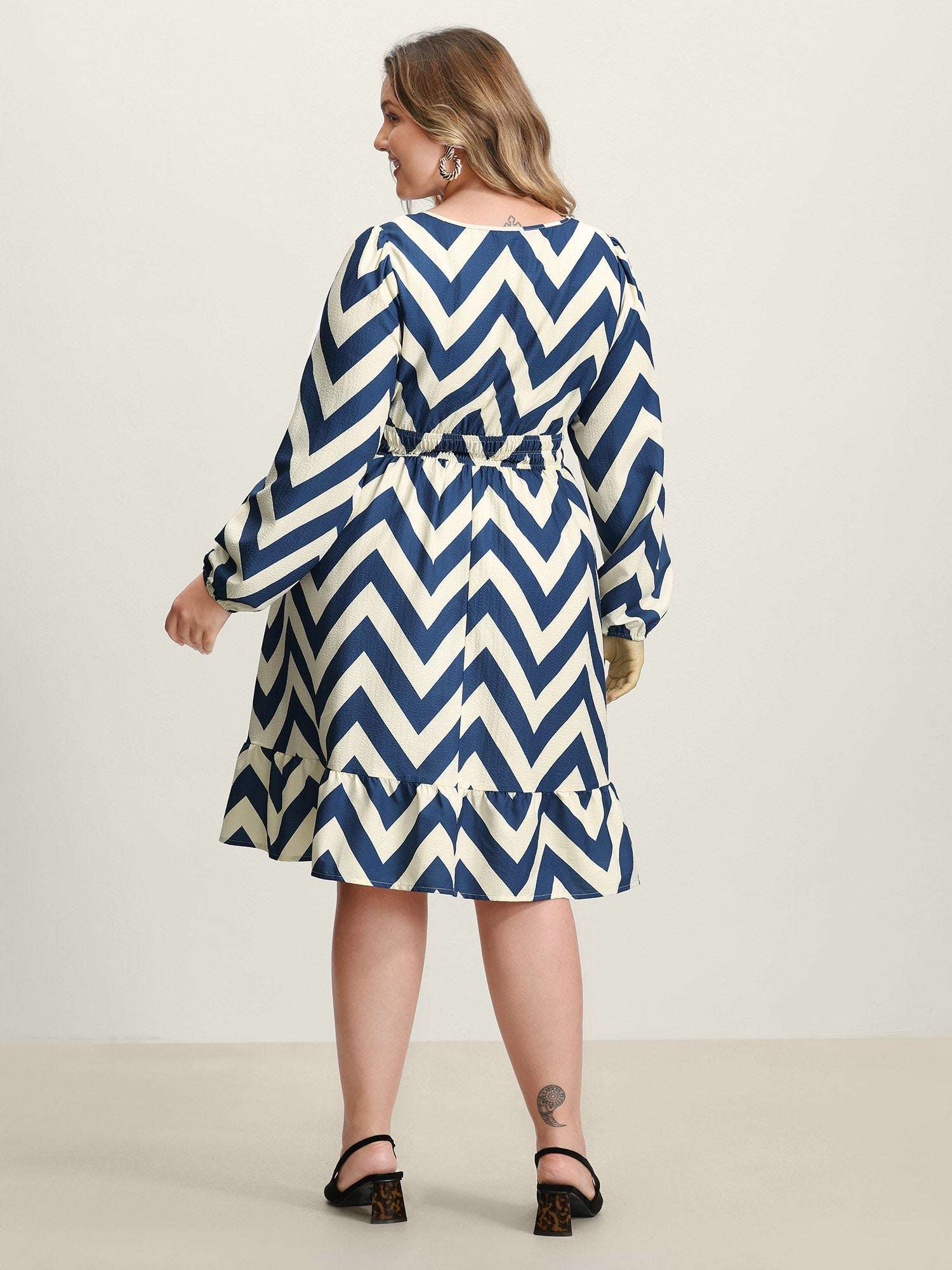 Wavy Textured Stretchy Waist Midi Dress